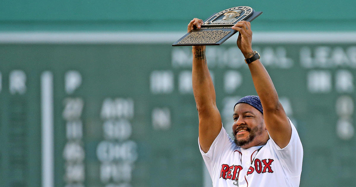 Manny Ramirez made a surprise visit to Fenway Park to throw out first  pitch, receive Hall of Fame plaque - CBS Boston