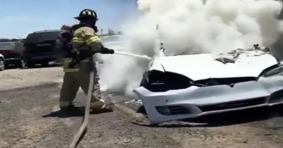 Driver was behind wheel at time of Texas Tesla crash, NTSB says