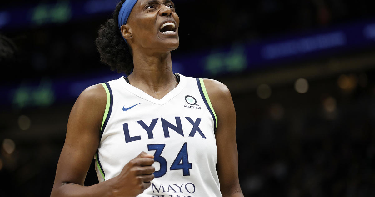 Minnesota Lynx re-sign WNBA finals MVP Sylvia Fowles
