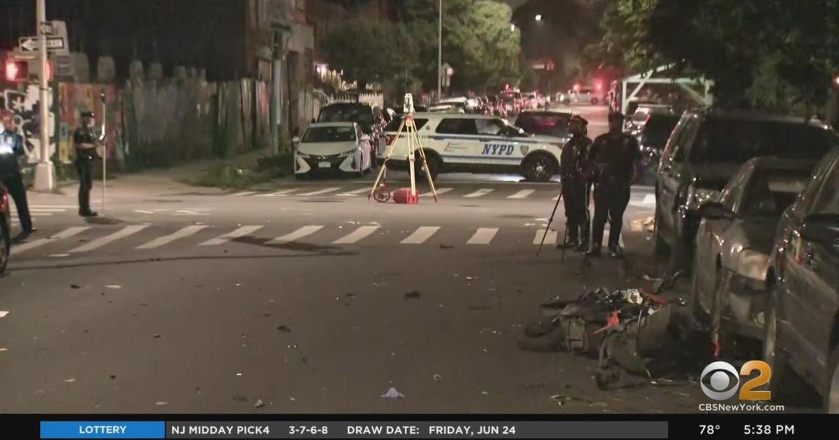 Police search for driver in deadly Brooklyn hit-and-run - CBS New York