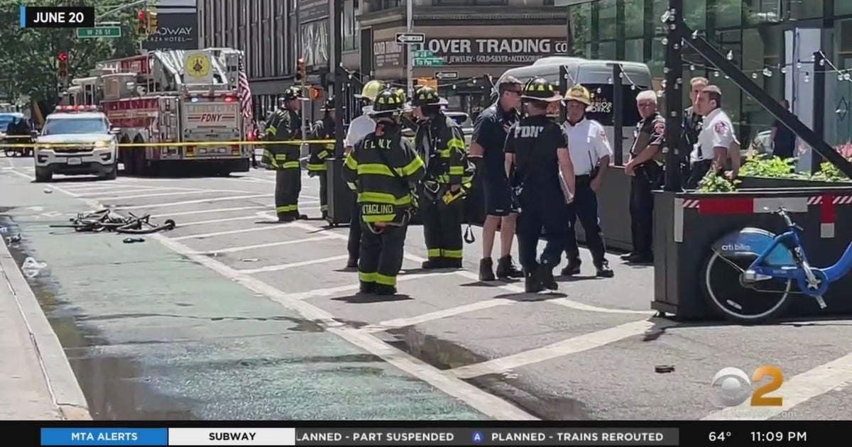 Mayor Adams announces street safety proposal on Broadway - CBS New York