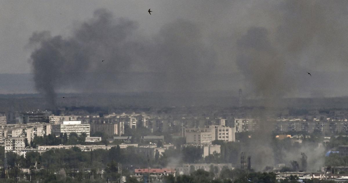 Ukrainian forces withdrawing from Sievierodonetsk, officials say
