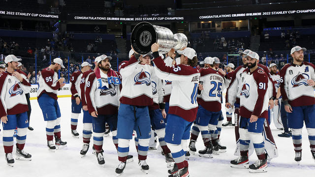 Watch: Avalanche dent Stanley Cup amid on-ice celebration 