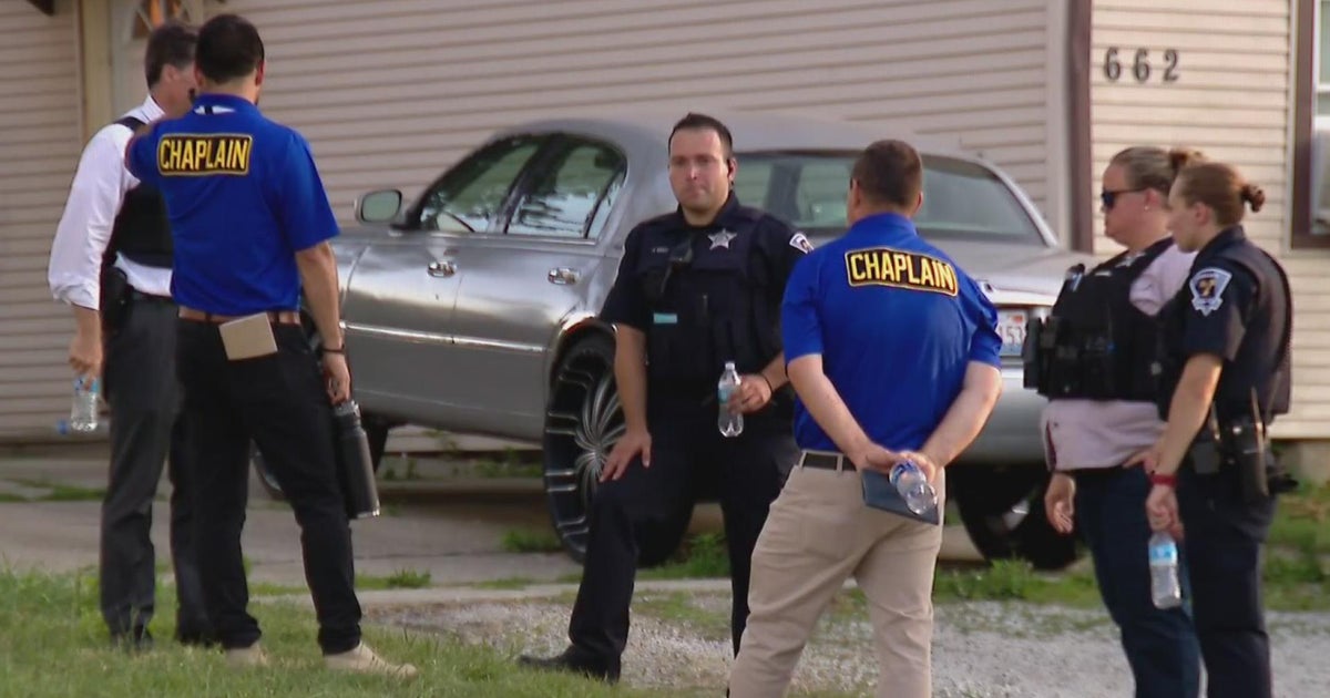 Three people found shot and killed in house in Kankakee - CBS Chicago