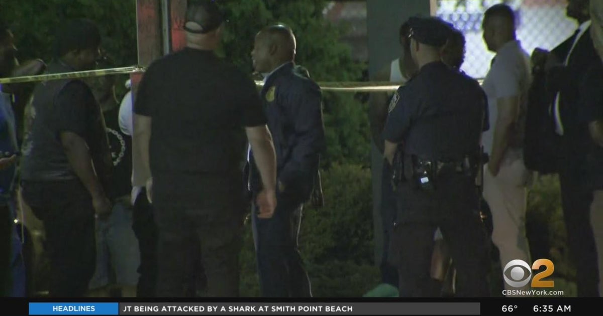 Off-duty correction officer wounded in Queens shootout - CBS New York