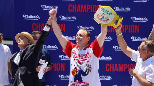 Joey Chestnut wins on 2022 Nathan's Famous International Hot Dog Eating Contest 