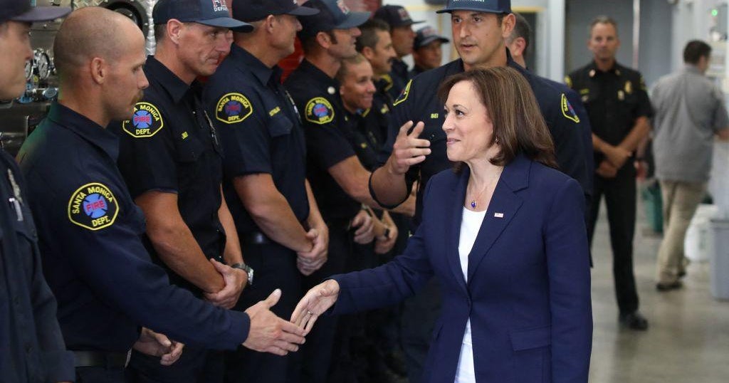 Vice President Kamala Harris, husband Doug Emhoff visit Santa Monica fire station - Vimarsana News