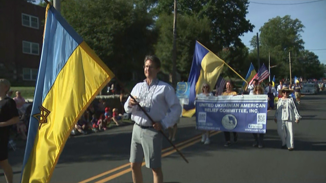 payoute-10p-pkg-glenside-4th-of-july-parade_frame_1036.png 