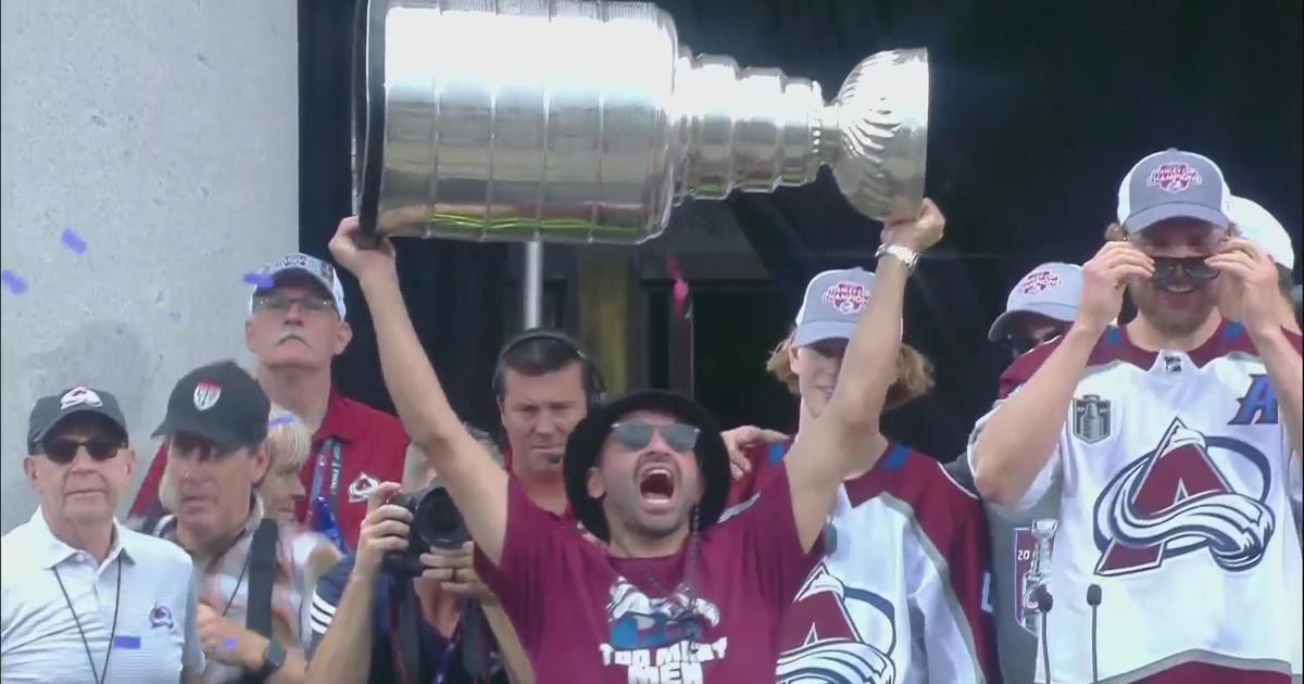 Avs' Kadri throws Stanley Cup shade with 'Too Many Men' shirt