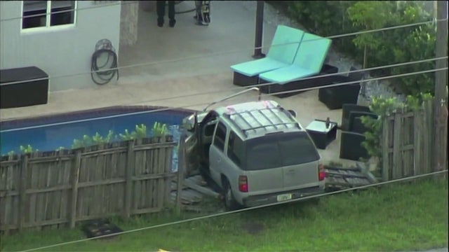 12-vo-suv-intro-pool-wfor5vqx.jpg 