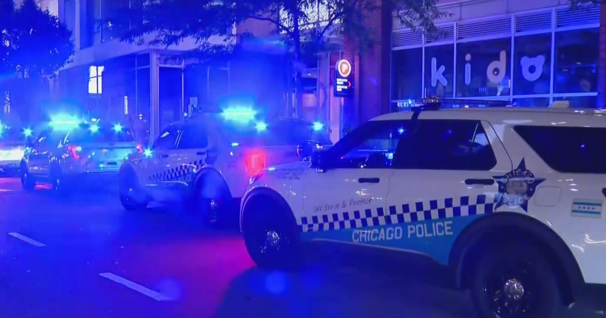 Man injured during shootout in South Loop parking garage - CBS Chicago