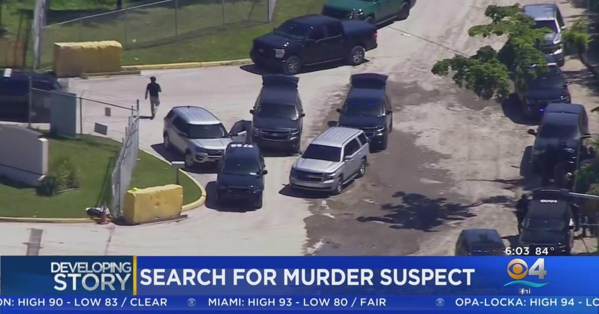 Murder suspect eludes police after chase ends in Davie