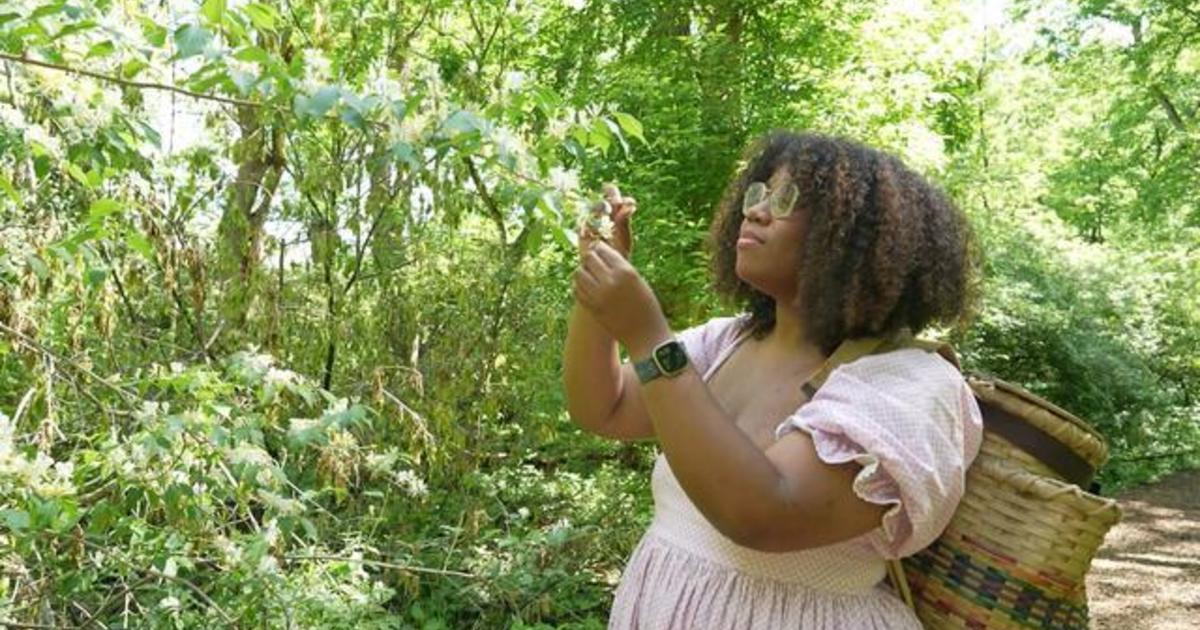 Social media star inspires millions to learn how to forage food in the wild — and cook it