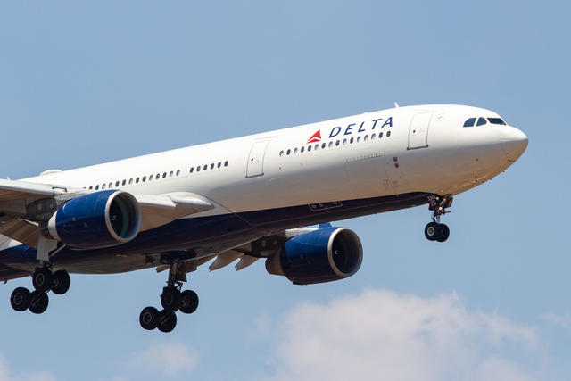 Delta flight makes emergency landing in Nashville due to possible