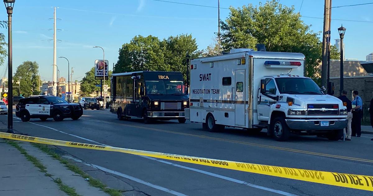 Police Fatally Shoot Man During Standoff In South Minneapolis 6434