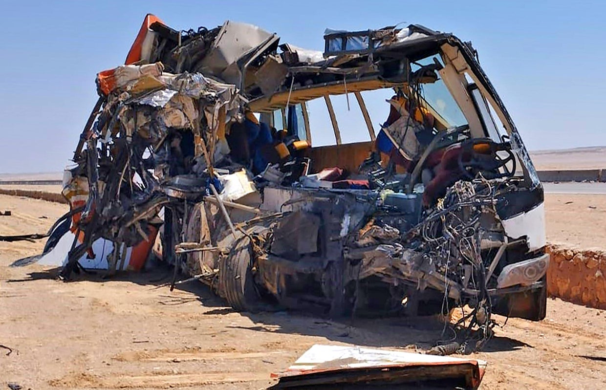 Egypt bus crash leaves at least 23 dead and 30 more injured on desert ...
