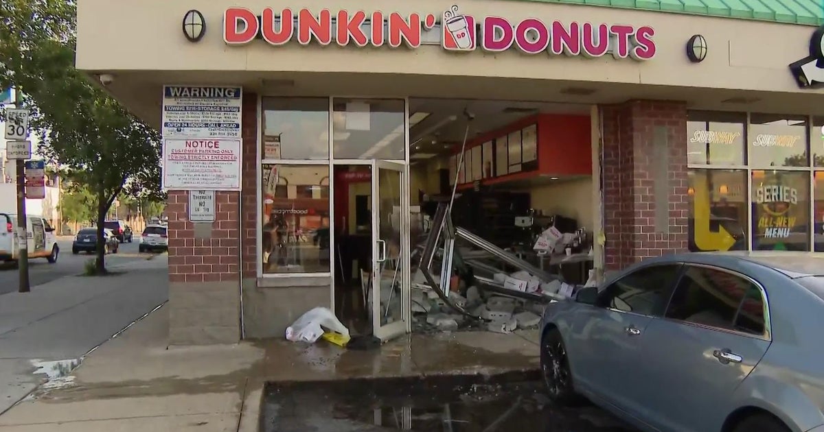 Car crashes into Dunkin Donuts in Little Village CBS Chicago(02)