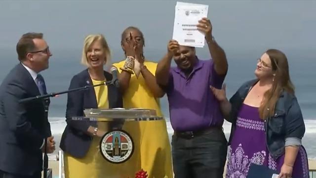 cbsn-fusion-descendants-of-bruces-beach-owners-given-deed-to-land-thumbnail-1139683-640x360.jpg 