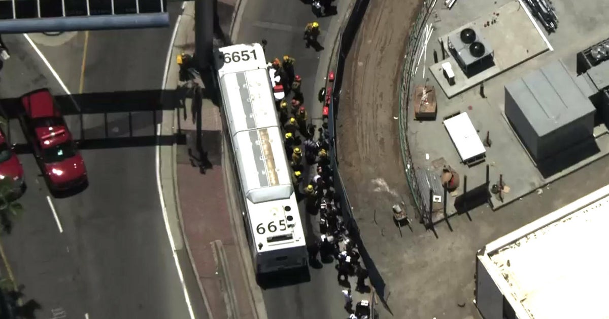 9 injured in shuttle bus crash at Los Angeles International Airport