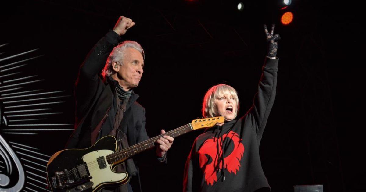 Singer Pat Benatar no longer performs "Hit Me With Your Best Shot" due to rise in gun violence