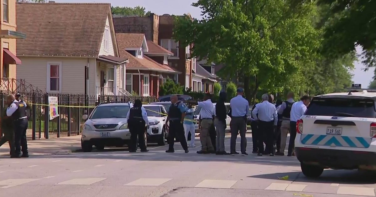 At least 64 people shot in Chicago over the weekend, 5 of them fatally ...