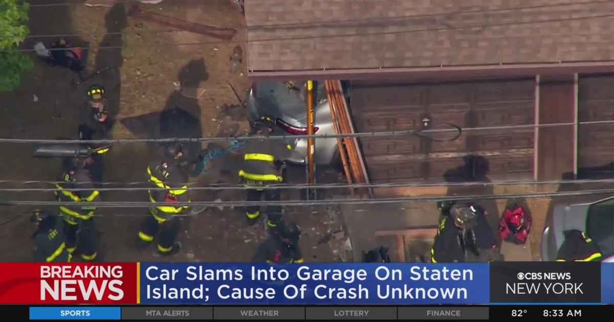 Car slams into Staten Island garage - CBS New York