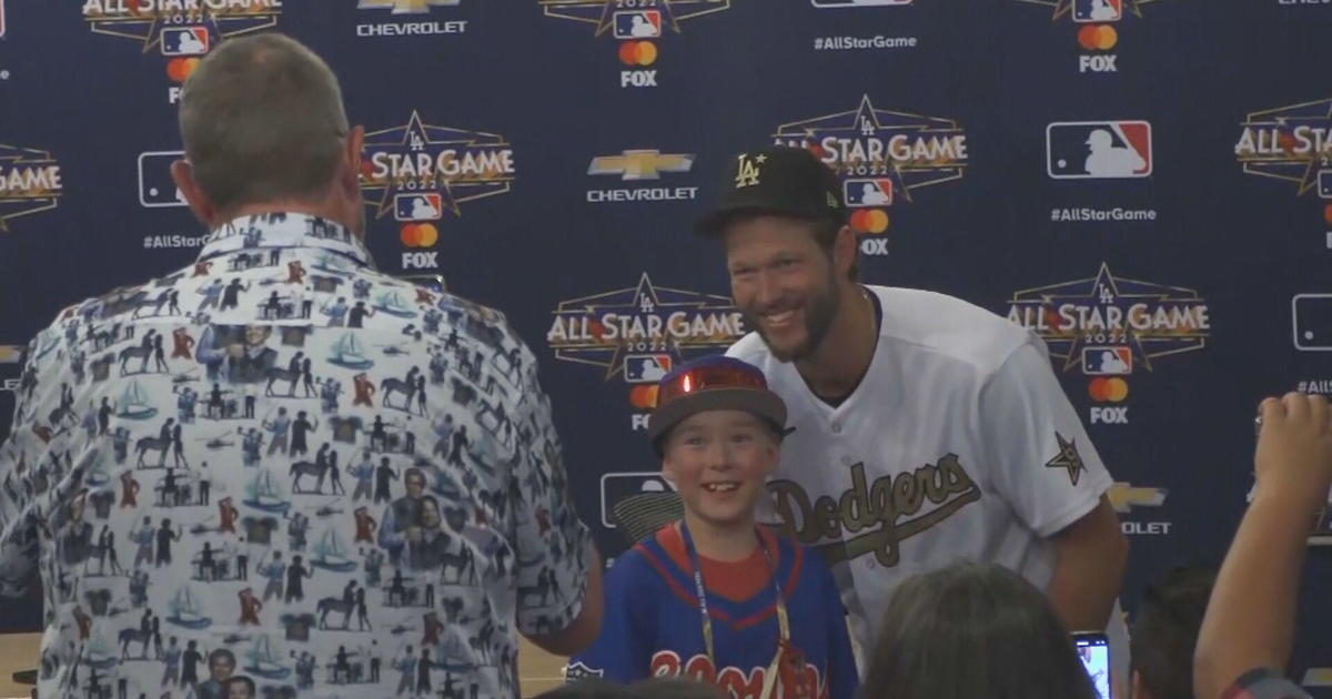 Clayton Kershaw helps 10-year-old boy complete late grandfather's bucket  list item