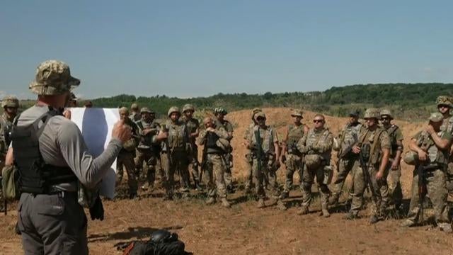 cbsn-fusion-us-veterans-train-soldiers-in-ukraine-thumbnail-1156295-640x360.jpg 