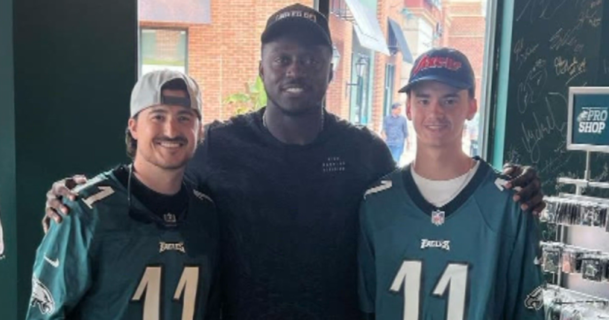 Eagles' Receiver A.J. Brown Surprises Fans At Cherry Hill Pro Shop With His  Jersey - CBS Philadelphia