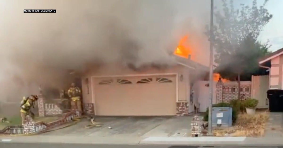 No injuries reported after south Sacramento house fire