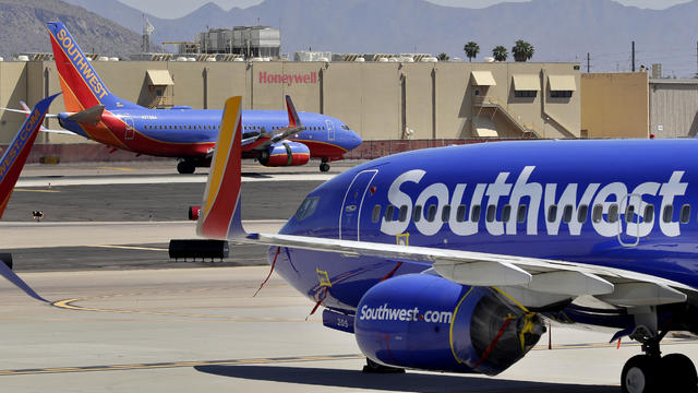 Earns Southwest Airlines 