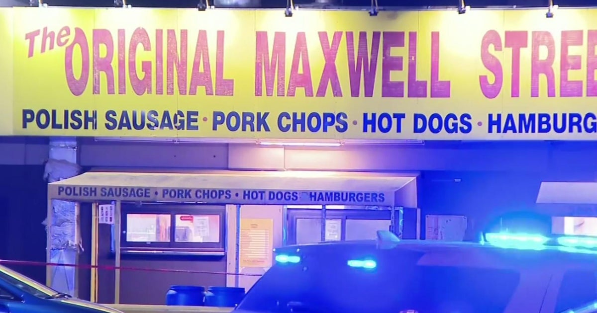 Man charged in murder of Original Maxwell Street employee - CBS Chicago