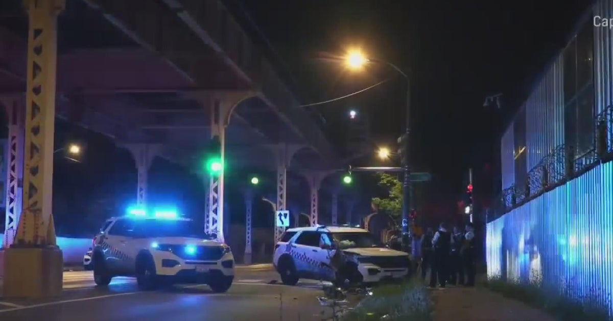 2 officers injured in hitandrun crash in South Austin CBS Chicago