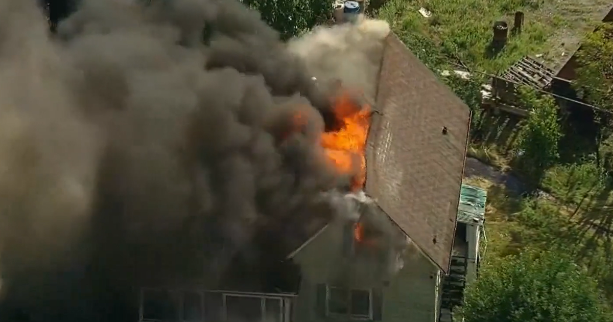 Fire rips through house in Calumet Park - CBS Chicago