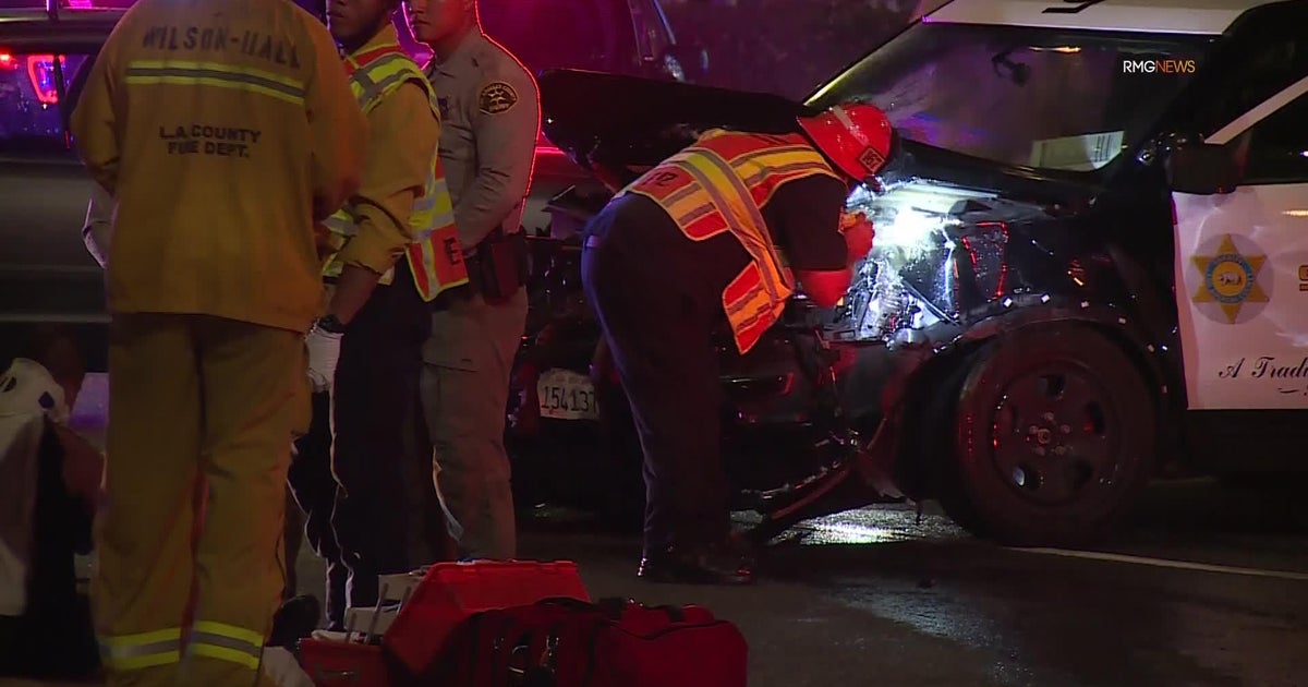 Deputy crashes while chasing carjacking suspect in Rosemead CBS Los Angeles