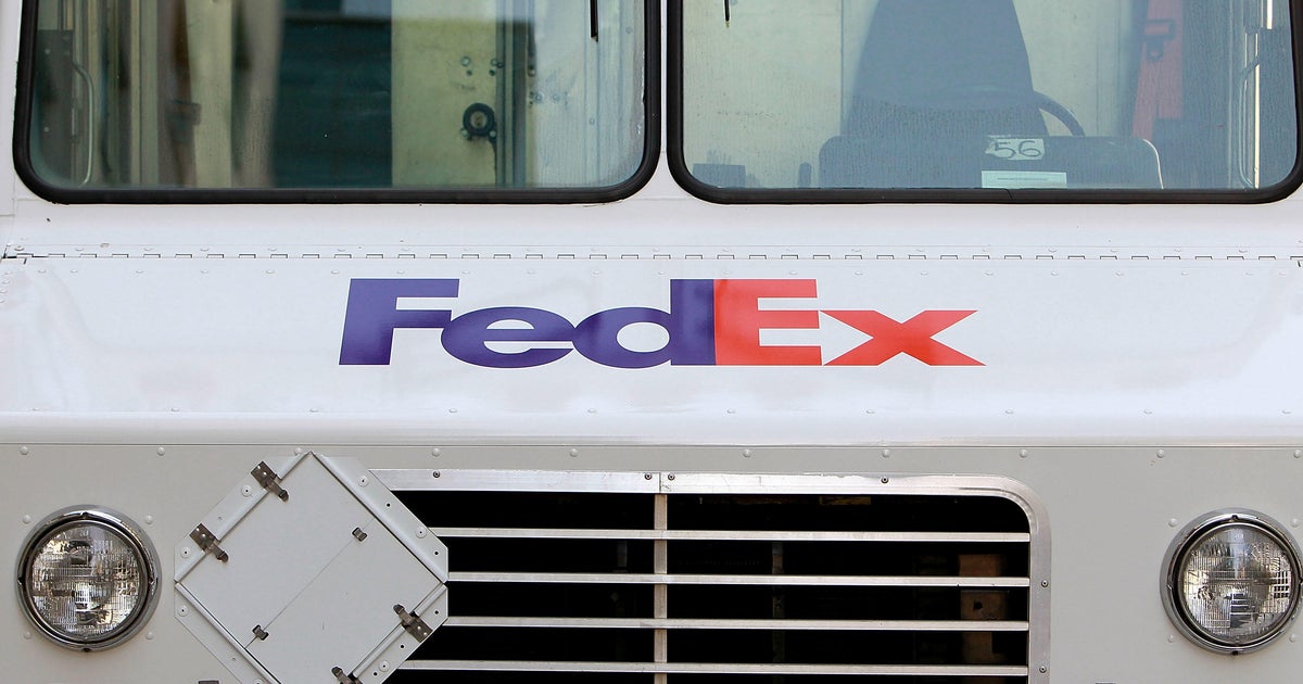 FedEx worker goes viral after video shows him stopping alleged porch pirate in South Florida while delivering packages