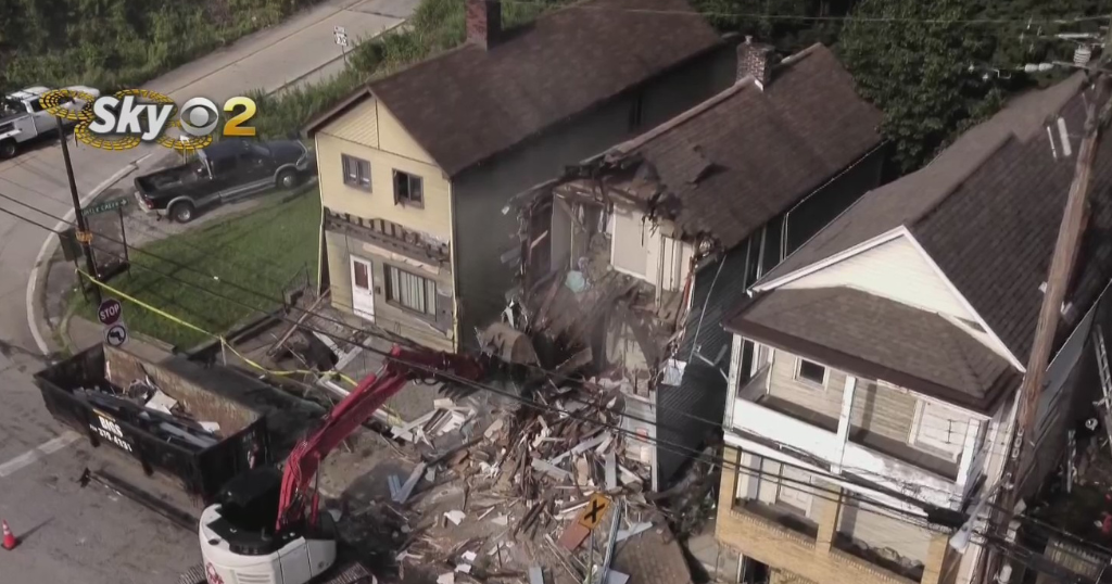 Crews tear down vacant Wilmerding home after deadly garbage truck crash