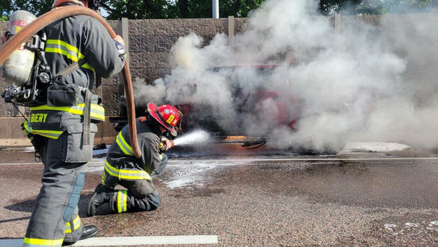 6th-ave-car-fire-1-west-metro-copy.jpg 