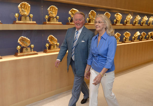 Hall of Fame broadcaster Vin Scully, an icon in American sports history, will return to the Dodger broadcast booth for an unprecedented 66th season in 2015 
