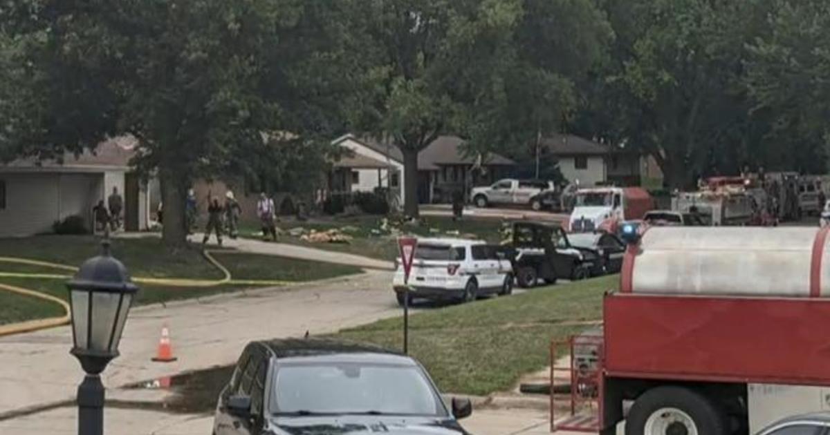 4 killed in fire in 2 homes in Nebraska;  foul play suspect
