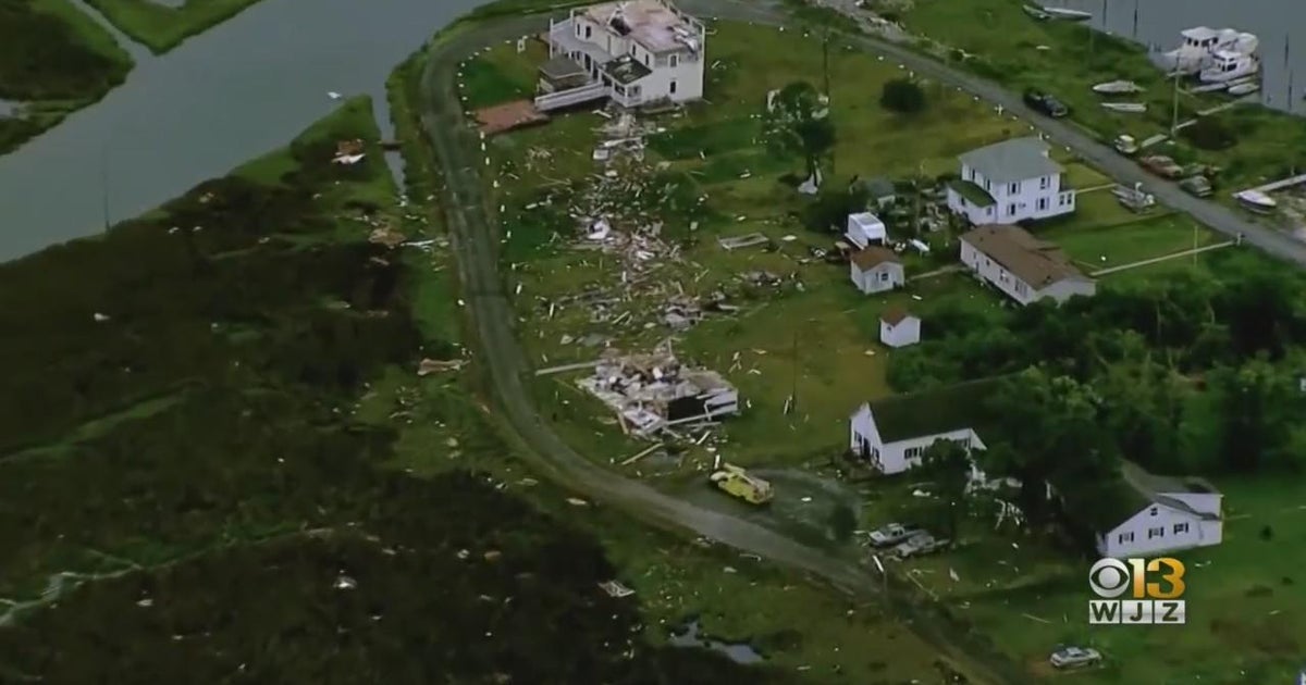 Shocking footage shows waterspout ripping through Smith Island(00)