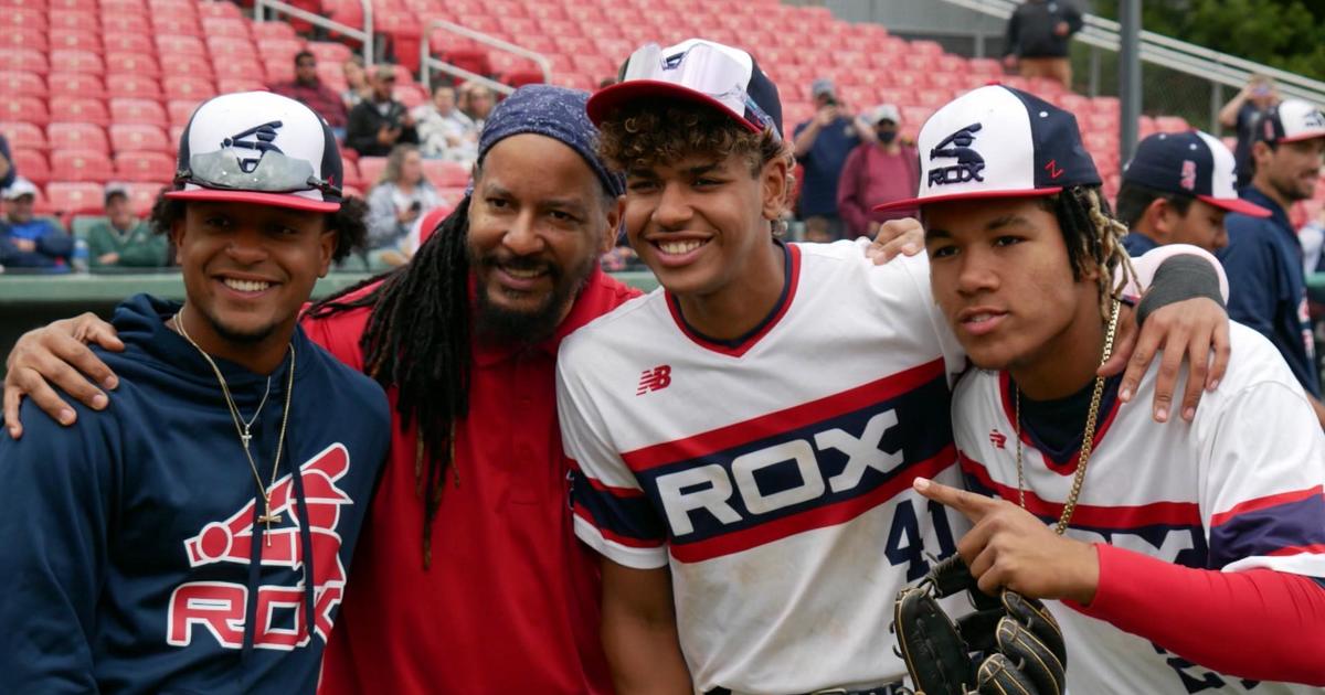 Sons of David Ortiz, Pedro Martinez, Manny Ramirez and other greats playing  on same amateur team - CBS News