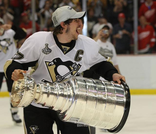 Penguins legend Sidney Crosby hits latest milestones in 'vintage' fashion