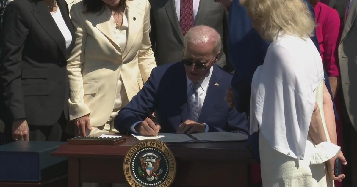 Gov. Pritzker In D.C. As President Biden Signs Chips And Science Act ...