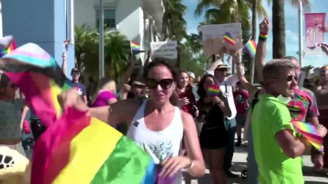 19-vo-surfside-lgbtq-fl-wfor61zv-00-00-3728.jpg 