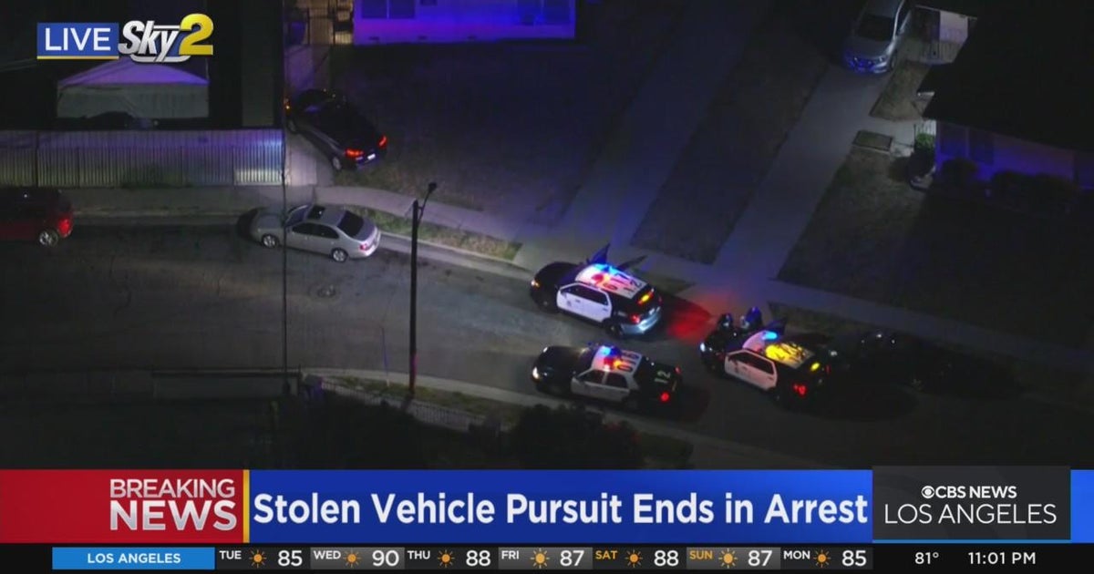 Stolen vehicle pursuit ends in Lynwood - CBS Los Angeles