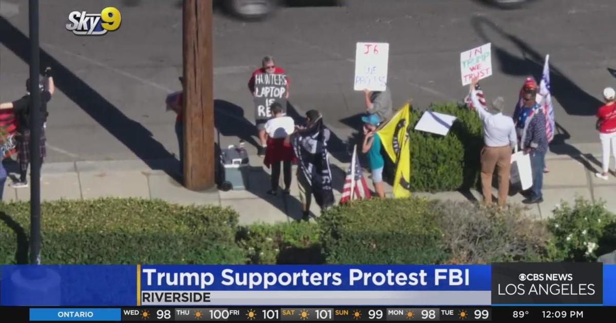Trump Supporters Gather Outside Fbi Headquarters In Riverside In Protest Of Mar A Lago Raid 2875