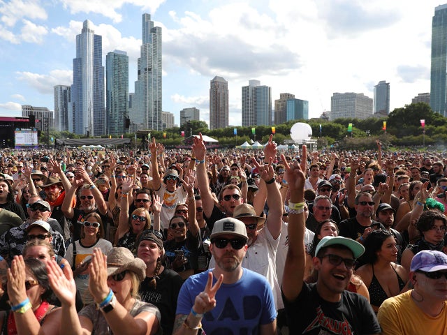 lollapalooza-crowd-1-jake-barlow.jpg 