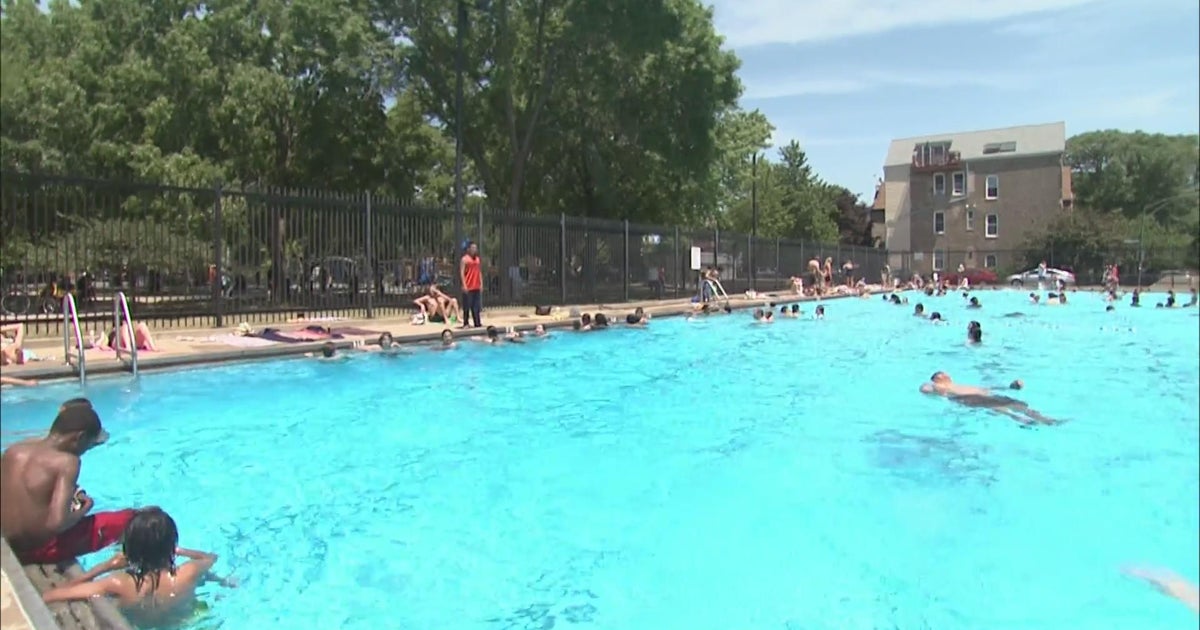 Chicago pools, beaches transitioning to fall schedule - CBS Chicago