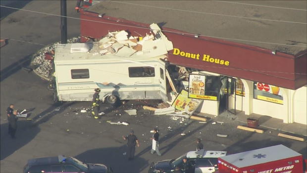 winchells-donout-house-rv-crash-copter4.jpg 